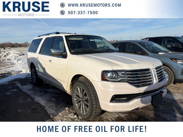 2015 Lincoln Navigator Base's photo