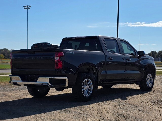 2024 Chevrolet Silverado 1500 LT photo 3
