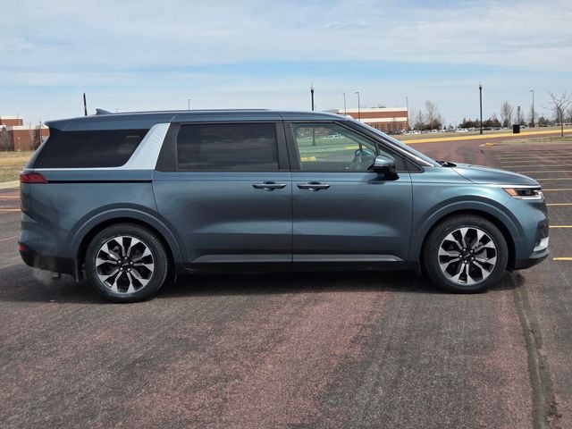 Used 2024 Kia Carnival EX with VIN KNDNC5H3XR6365434 for sale in Marshall, Minnesota