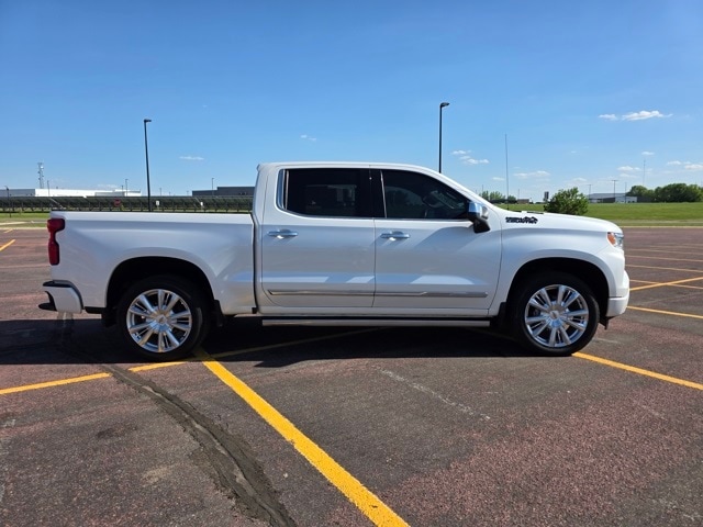 Used 2024 Chevrolet Silverado 1500 High Country with VIN 1GCUDJE87RZ109512 for sale in Marshall, Minnesota