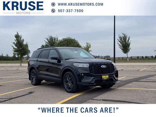 2025 Ford Explorer ST-LINE's photo