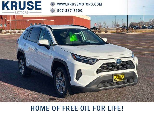 2023 Toyota RAV4 XLE's photo