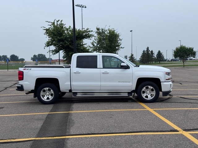 Used 2018 Chevrolet Silverado 1500 LT Z71 with VIN 3GCUKREC9JG287418 for sale in Marshall, Minnesota