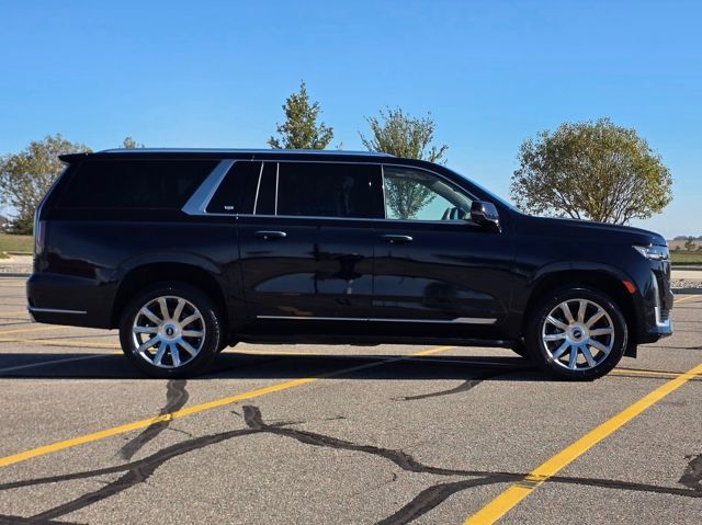 Used 2021 Cadillac Escalade ESV Premium Luxury Platinum with VIN 1GYS4MKL2MR306995 for sale in Marshall, Minnesota