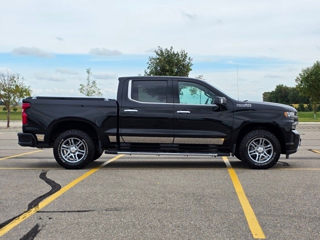 Used 2020 Chevrolet Silverado 1500 High Country with VIN 3GCUYHEL7LG335199 for sale in Marshall, Minnesota
