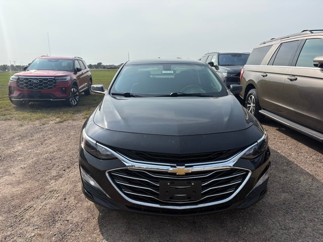 Used 2020 Chevrolet Malibu 1LT with VIN 1G1ZD5ST2LF124264 for sale in Marshall, Minnesota