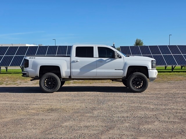 Used 2017 Chevrolet Silverado 1500 LT with VIN 3GCUKREC8HG517881 for sale in Marshall, Minnesota