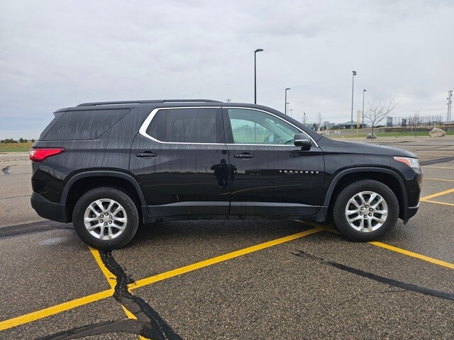 Used 2019 Chevrolet Traverse 3LT with VIN 1GNEVHKWXKJ126670 for sale in Marshall, Minnesota