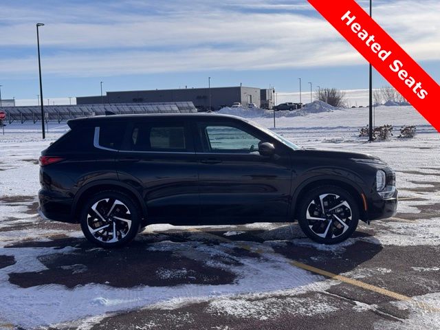 Used 2022 Mitsubishi Outlander SE with VIN JA4J4UA83NZ027520 for sale in Marshall, Minnesota