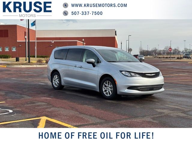 2023 Chrysler Voyager LX Minivan/Van's photo