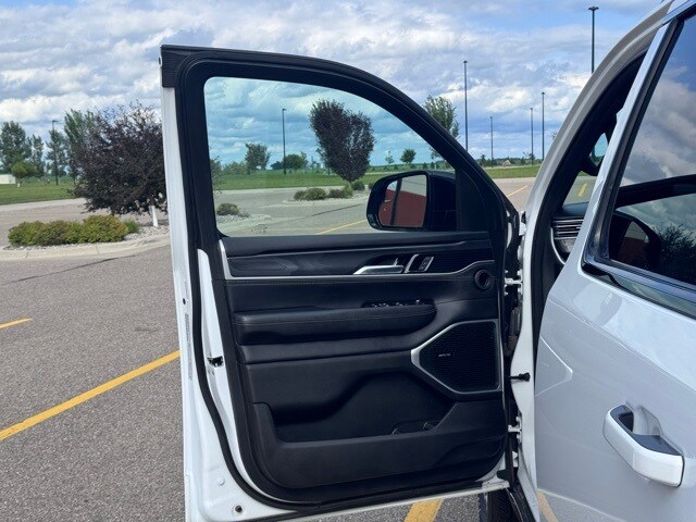 2023 Jeep Wagoneer Base photo 3