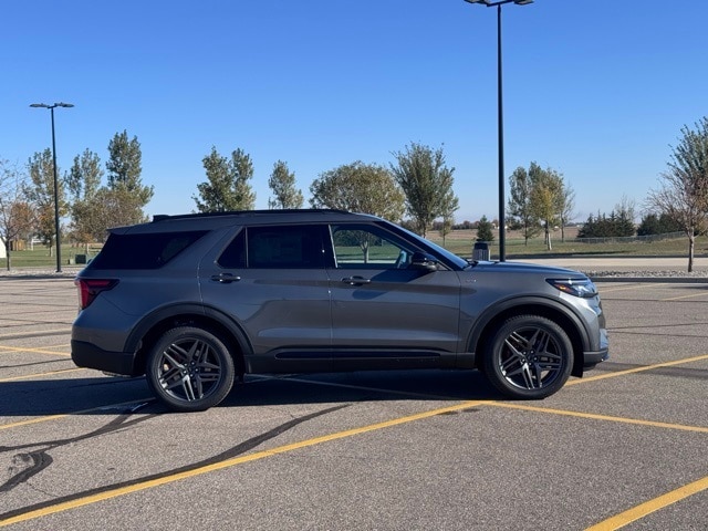 2026 Ford Explorer ST-Line photo 3