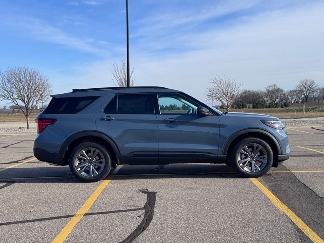 2026 Ford Explorer photo 3