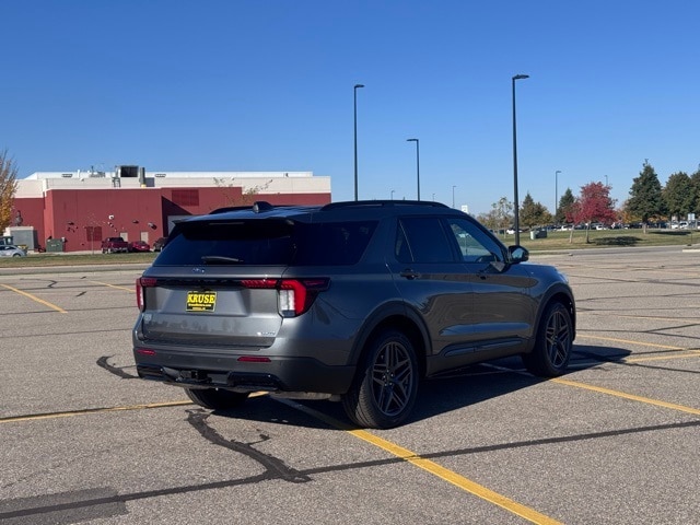 2026 Ford Explorer ST-Line photo 4