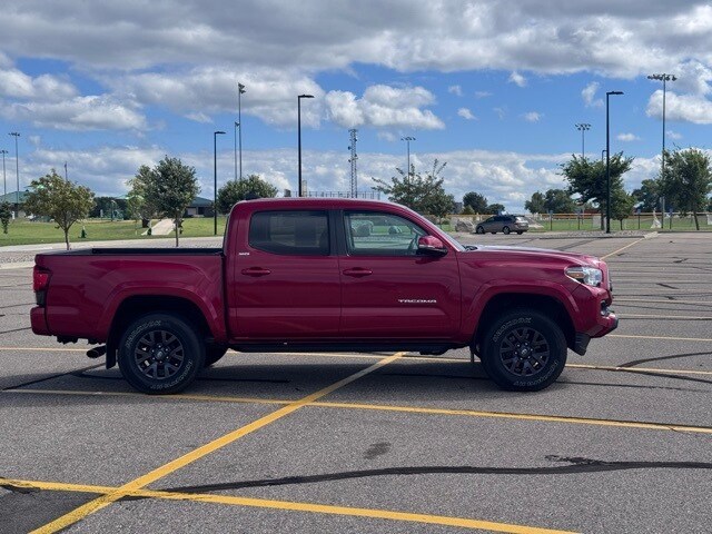 2020 Toyota Tacoma SR5 photo 2