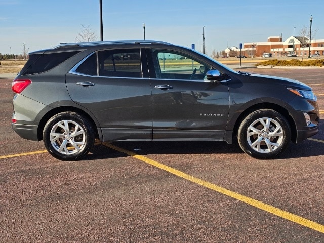Used 2019 Chevrolet Equinox Premier with VIN 3GNAXXEV9KS605506 for sale in Marshall, Minnesota