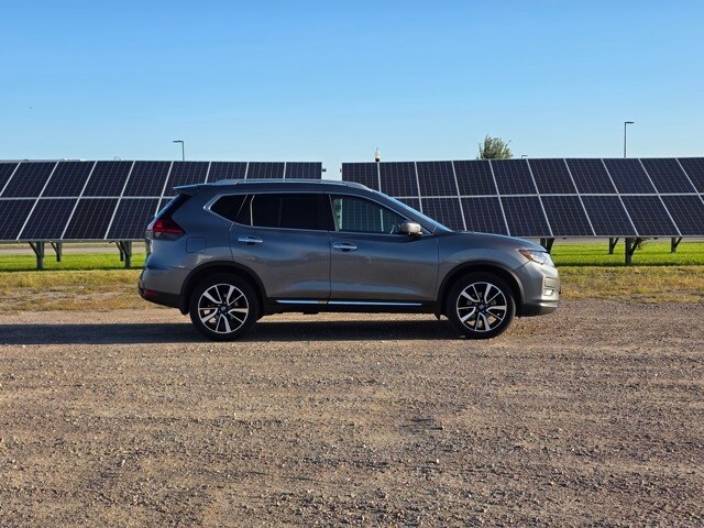 Used 2017 Nissan Rogue SL with VIN 5N1AT2MV4HC799770 for sale in Marshall, Minnesota