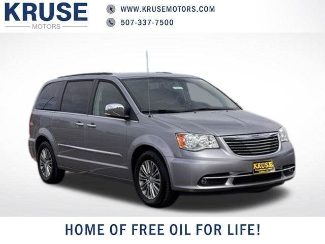 2014 Chrysler Town & Country Touring-L's photo