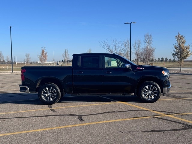 Used 2024 Chevrolet Silverado 1500 LT with VIN 2GCUDDED4R1199824 for sale in Marshall, Minnesota