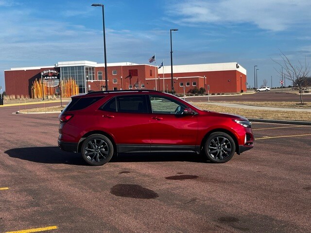 Used 2022 Chevrolet Equinox RS with VIN 2GNAXWEV6N6145847 for sale in Marshall, Minnesota