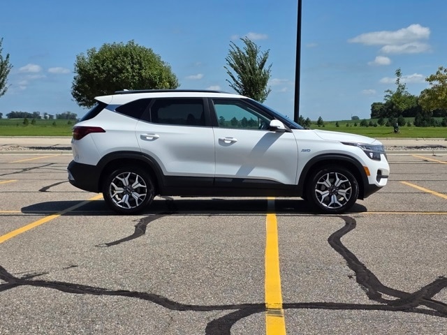 Used 2021 Kia Seltos EX with VIN KNDERCAA4M7140019 for sale in Marshall, Minnesota