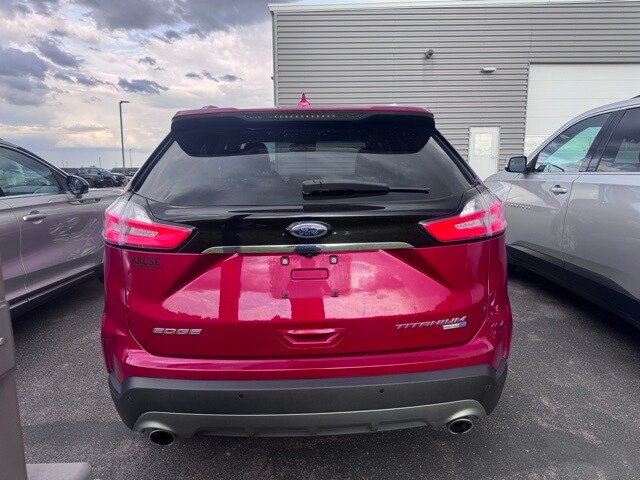 2020 Ford Edge Titanium photo 2