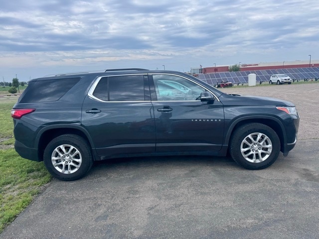 Used 2018 Chevrolet Traverse 1LT with VIN 1GNEVGKW8JJ256424 for sale in Marshall, Minnesota