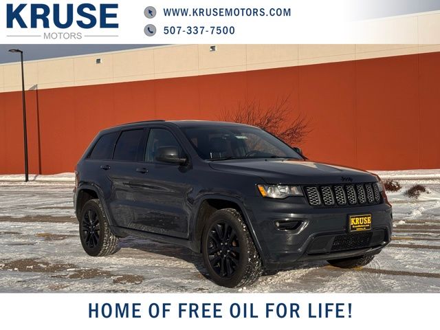 2017 Jeep Grand Cherokee Altitude's photo