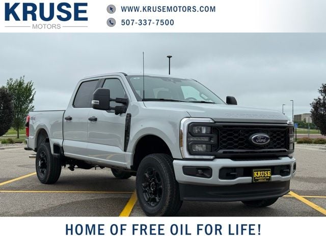 2025 Ford F-350 Super Duty XL's photo