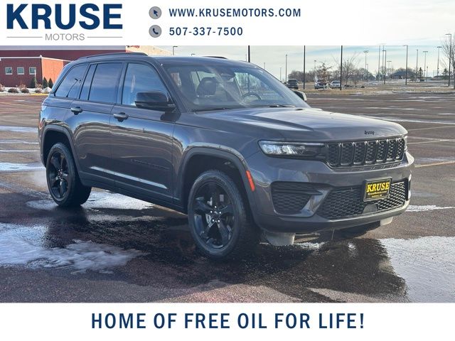 2023 Jeep Grand Cherokee Altitude's photo