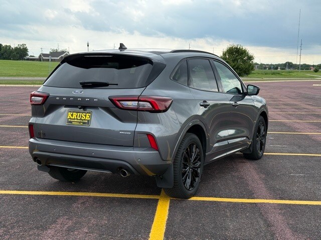2023 Ford Escape ST-Line Elite photo 2