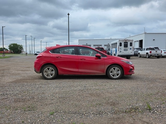 Used 2018 Chevrolet Cruze LT with VIN 3G1BE6SM8JS647925 for sale in Marshall, Minnesota