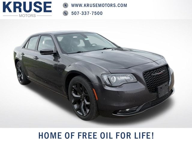 2022 Chrysler 300 S's photo