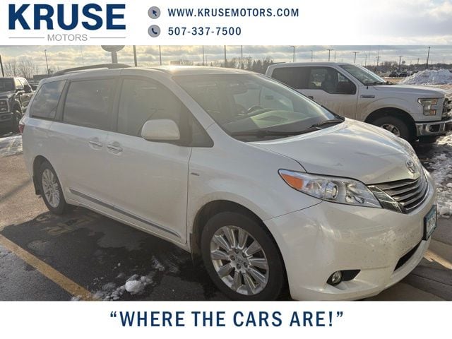 2016 Toyota Sienna XLE Premium's photo