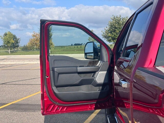 2026 Ford F-250 Lariat photo 4