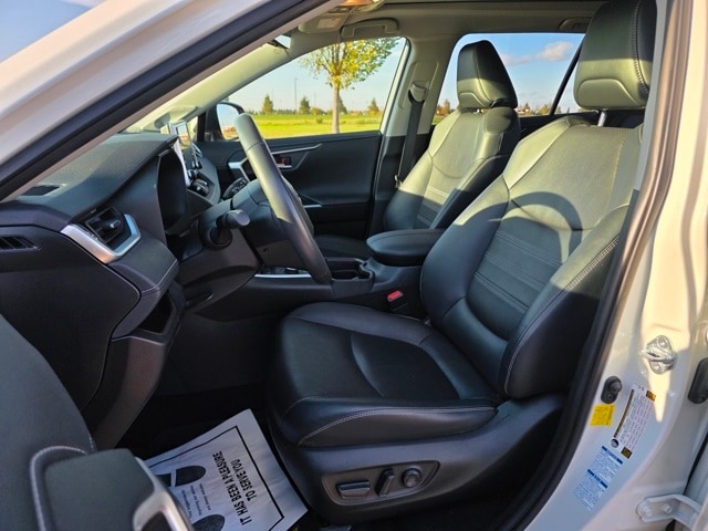 2020 Toyota RAV4 Hybrid Limited photo 4