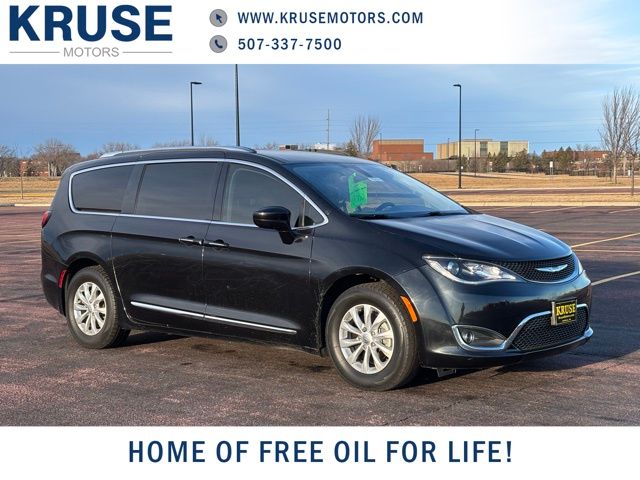 2018 Chrysler Pacifica Touring L's photo