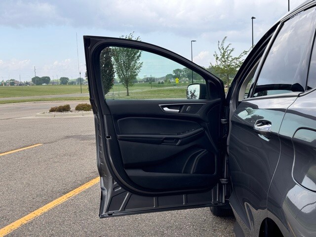 2022 Ford Edge SE photo 4