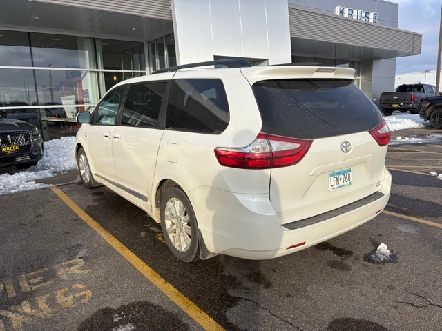 2016 Toyota Sienna XLE photo 4