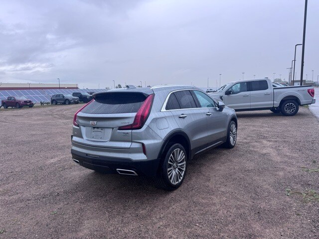 2024 Cadillac XT4 Premium Luxury photo 3