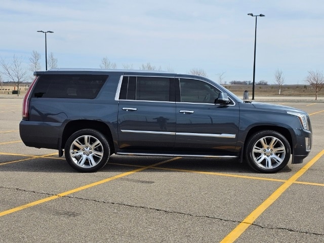 Used 2020 Cadillac Escalade ESV Luxury with VIN 1GYS4HKJXLR257923 for sale in Marshall, Minnesota