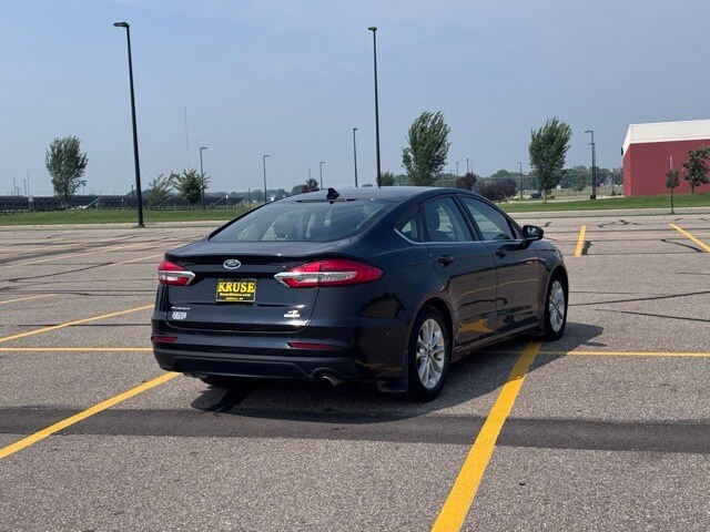 2019 Ford Fusion SE photo 3