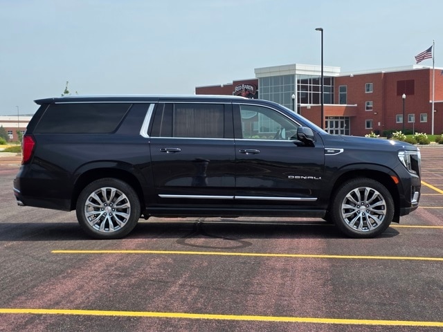 Used 2022 GMC Yukon XL Denali with VIN 1GKS2JKL4NR181403 for sale in Marshall, Minnesota