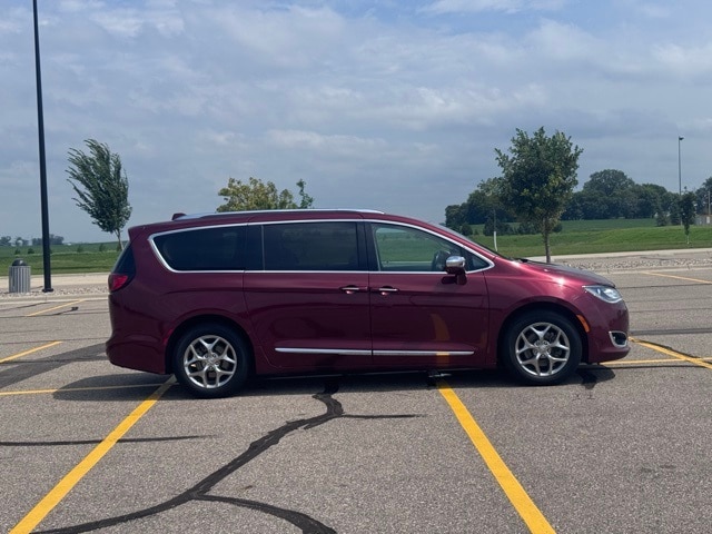 Used 2018 Chrysler Pacifica Limited with VIN 2C4RC1GG8JR185719 for sale in Marshall, Minnesota