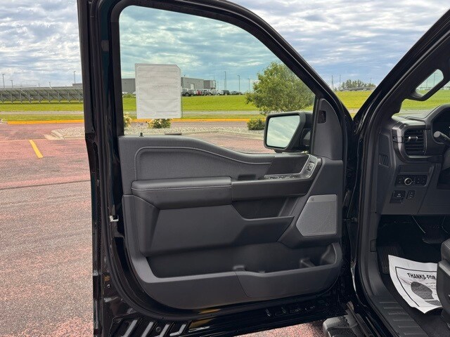 2025 Ford F-150 Lariat photo 4