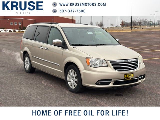 2012 Chrysler Town & Country Touring-L's photo