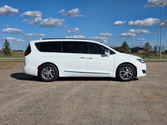 Used 2018 Chrysler Pacifica Limited with VIN 2C4RC1GG2JR185585 for sale in Marshall, Minnesota