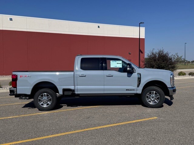 2026 Ford F-250 Lariat photo 2