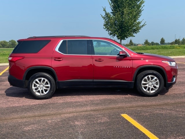 Used 2020 Chevrolet Traverse 3LT with VIN 1GNEVHKW9LJ190135 for sale in Marshall, MN