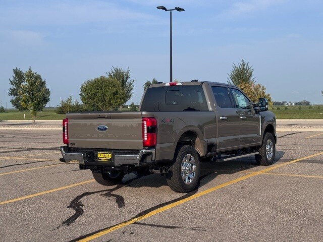 2026 Ford F-350 Lariat photo 2